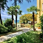 Hotel Riviera & Maximilian's
