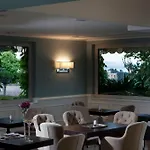 Hotel Riviera & Maximilian's