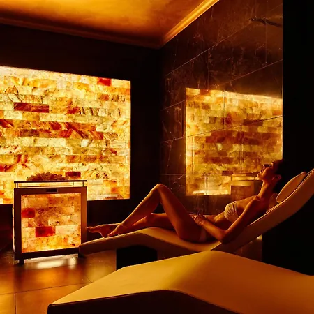 Riviera & Maximilian's Готель