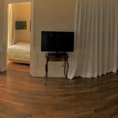 Riviera & Maximilian's 4*