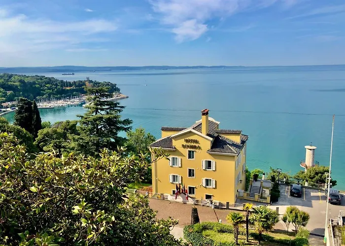 Riviera & Maximilian's Szálloda