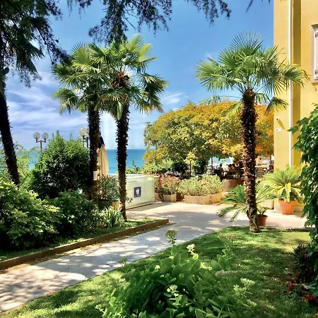 מלון Riviera & Maximilian's