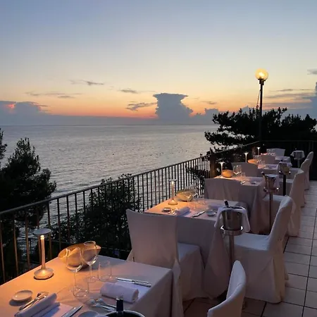 Szálloda Riviera & Maximilian's 4*