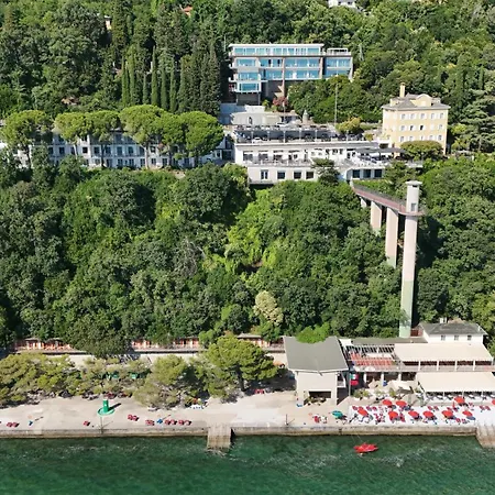 Riviera & Maximilian's Terst