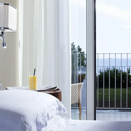 Riviera & Maximilian's 4*