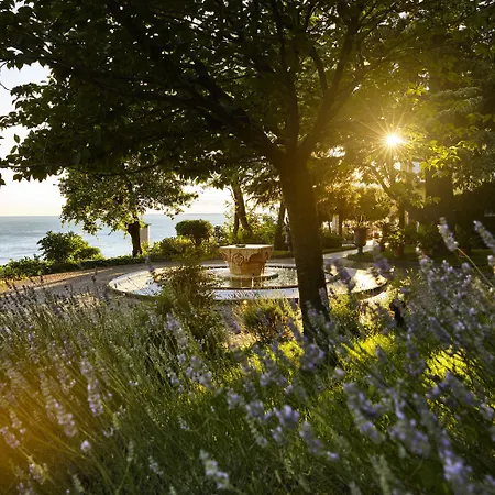 Riviera & Maximilian's 4* Trieste