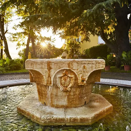 Hotel Riviera & Maximilian's 4*