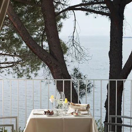 Hotel Riviera & Maximilian's 4*