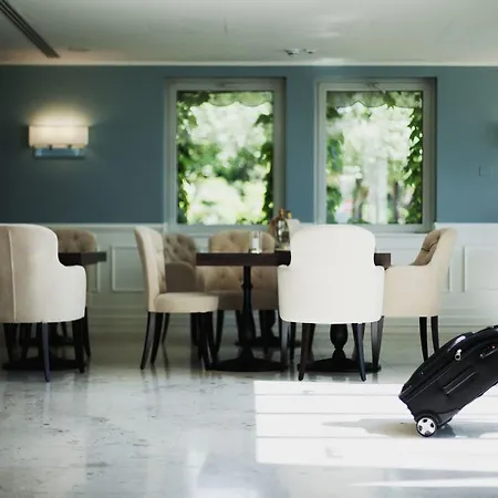 Hotel Riviera & Maximilian's Trieste