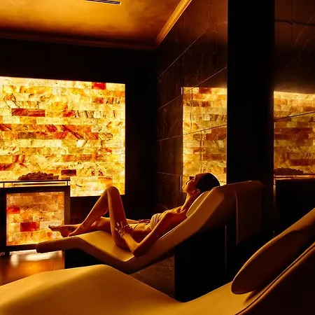 Riviera & Maximilian's Szálloda