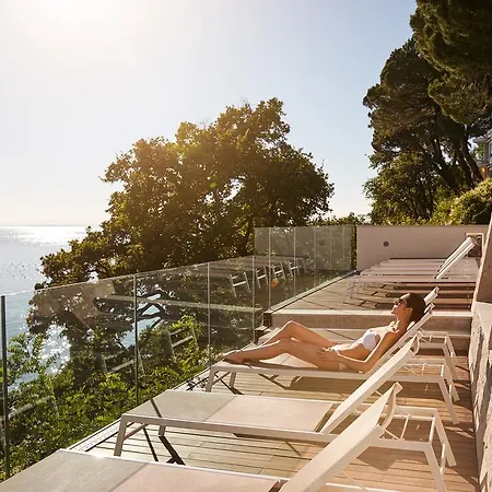 Riviera & Maximilian's 4*