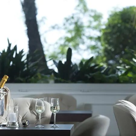 Riviera & Maximilian's 4*