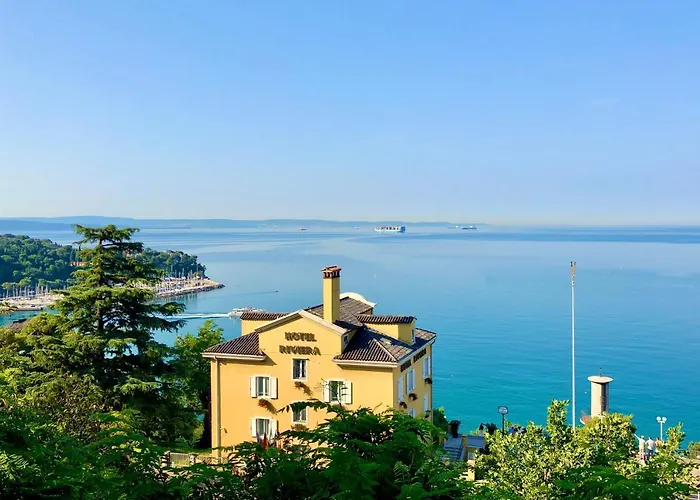 Riviera & Maximilian's