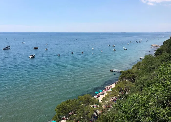 Riviera & Maximilian's 4* Trieste