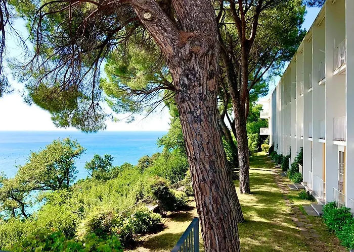 Hotel Riviera & Maximilian's