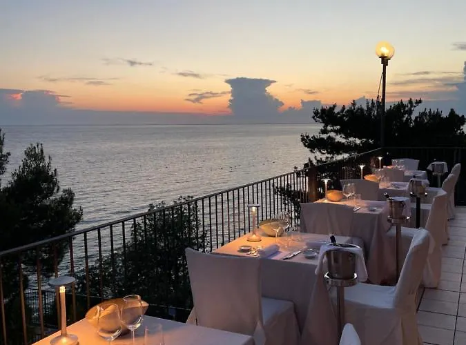 Hotel Riviera & Maximilian's 4*