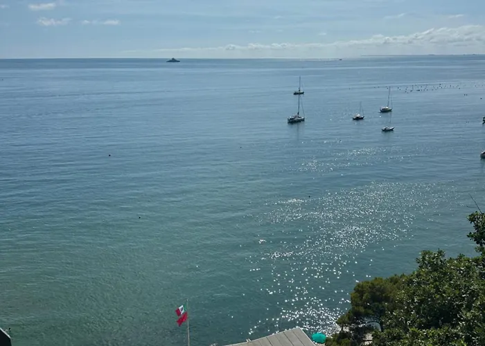 Riviera & Maximilian's 4*