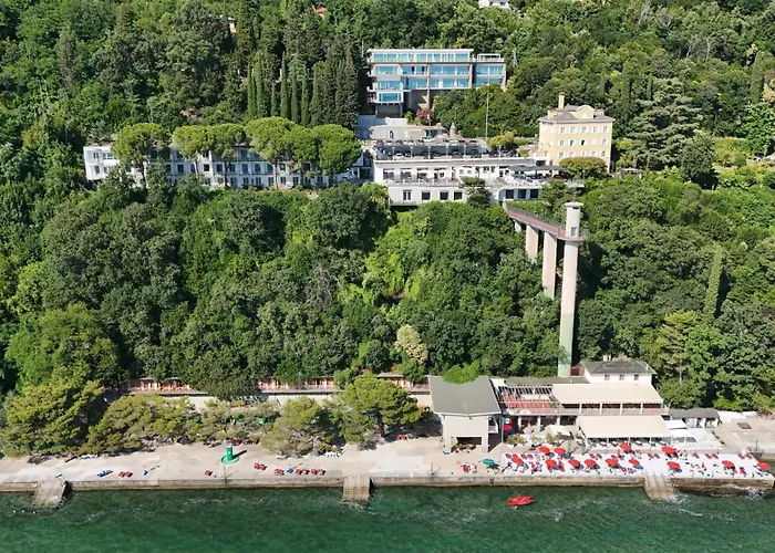 Riviera & Maximilian's Triest