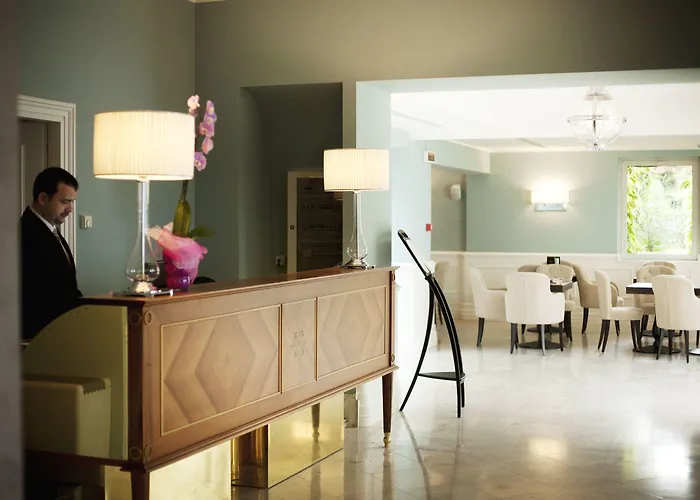 Riviera & Maximilian's Hotel 4*