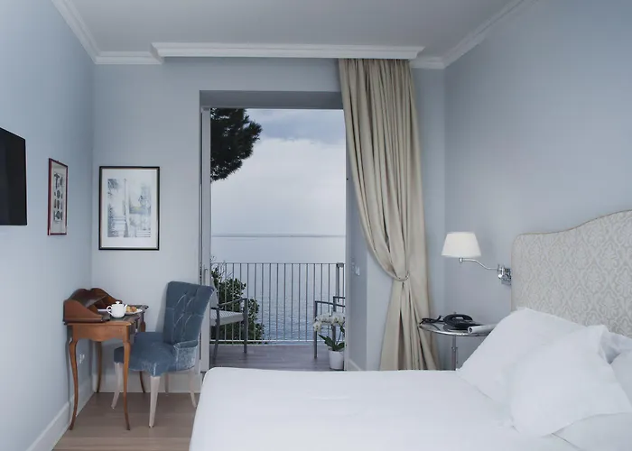 Hotel Riviera & Maximilian's Triest