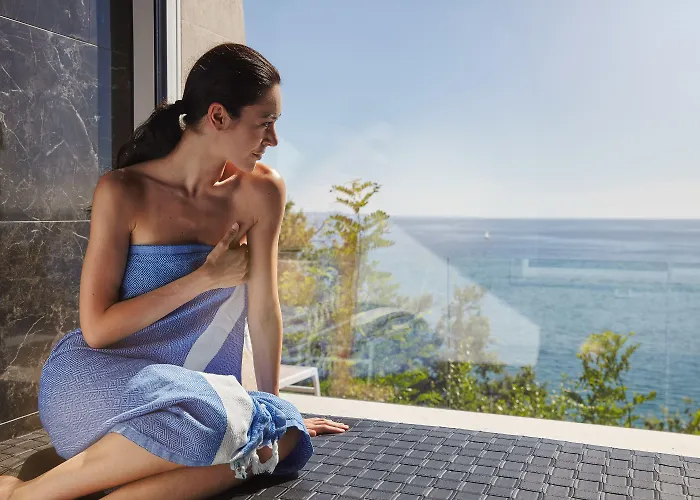 Riviera & Maximilian's Hotel