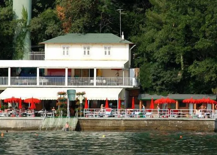 Riviera & Maximilian's Hotel