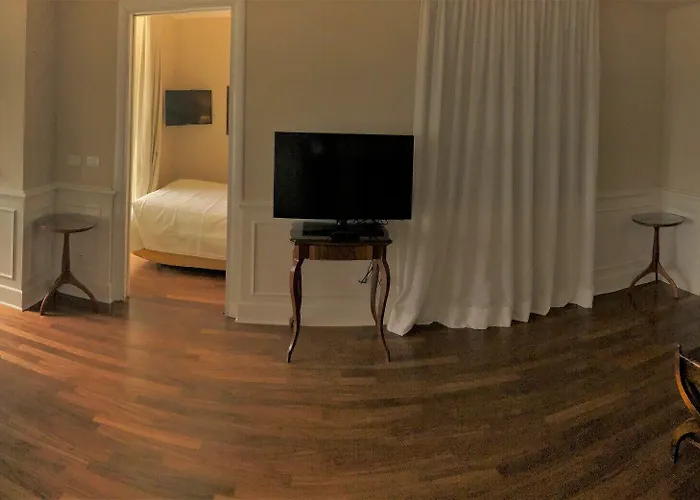 Riviera & Maximilian's 4*