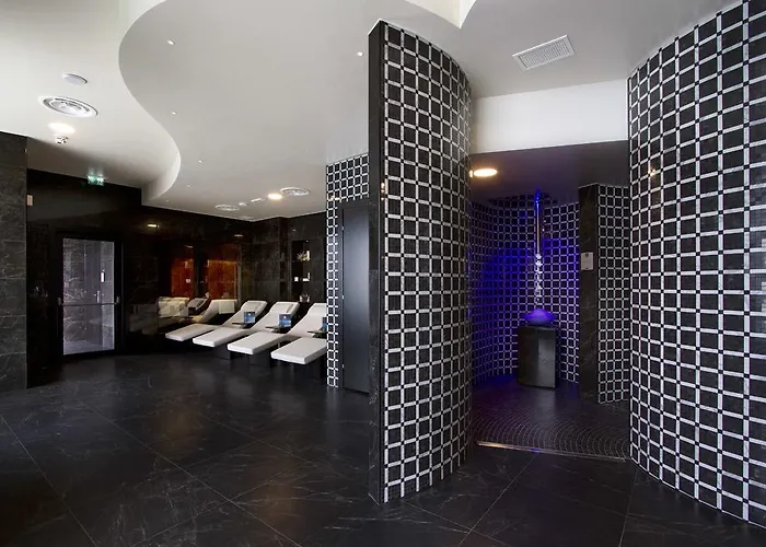 Riviera & Maximilian's