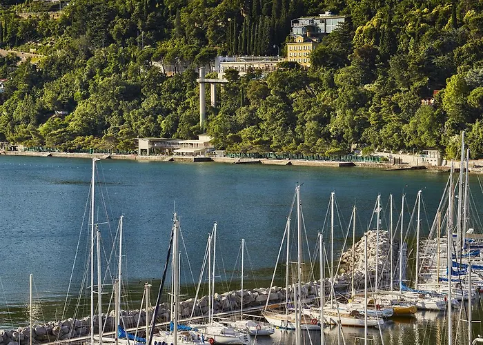 Hotel Riviera & Maximilian's Triest