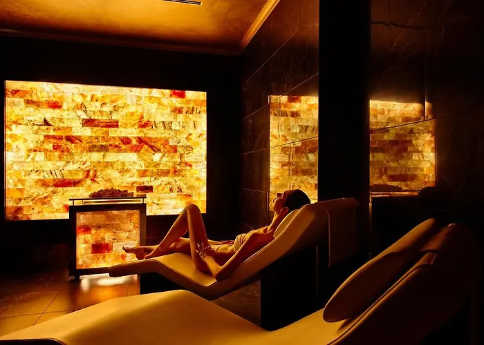 Riviera & Maximilian's Hotel