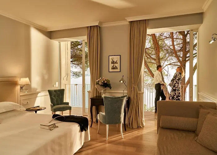 Riviera & Maximilian's